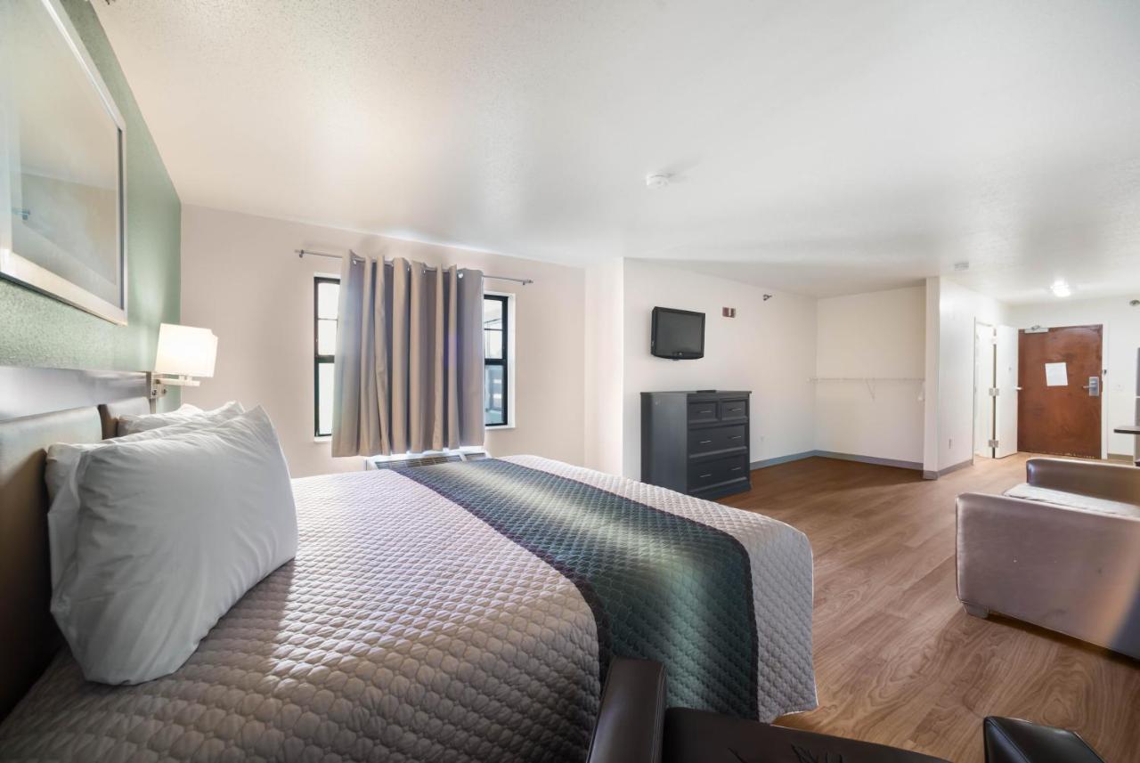 Hometowne Studios By Red Roof St. Louis - Airport/N Lindbergh Hazelwood Eksteriør billede