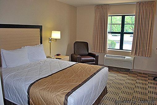 Hometowne Studios By Red Roof St. Louis - Airport/N Lindbergh Hazelwood Eksteriør billede